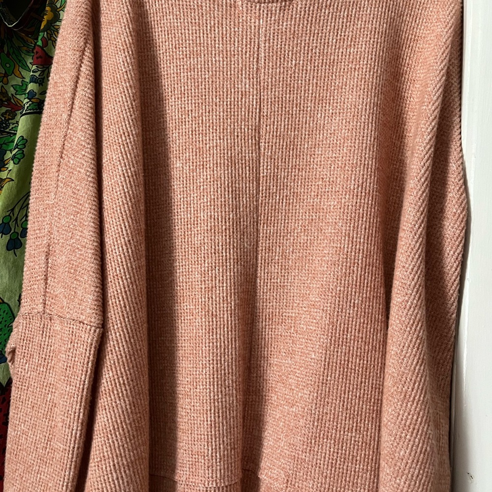 ✨Sweater✨ - Picture 2 of 2